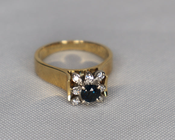 18ct Gold Ladies Diamond and Sapphire Ring
